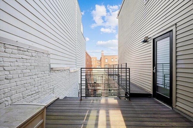 Building Photo - 1469 Harvard St NW