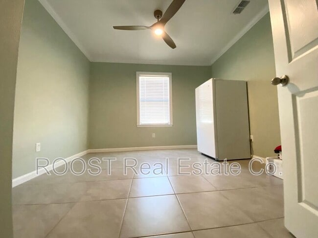 Building Photo - 7499 Tourmaline Dr