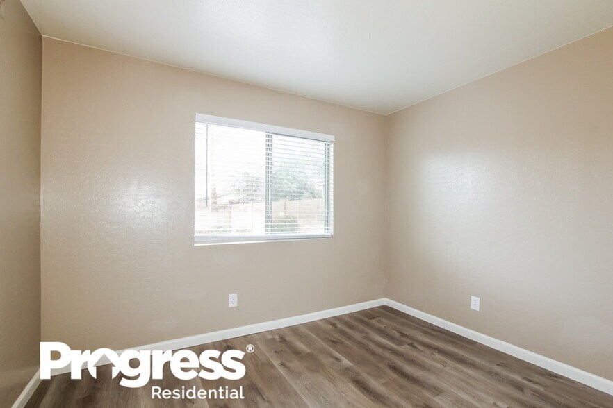 Building Photo - 13821 W Keim Dr