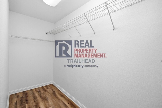 Building Photo - 901 Dart Ct