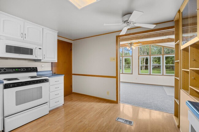 Building Photo - 4 Bedroom Remodeled with 2 Stall Detached Garage