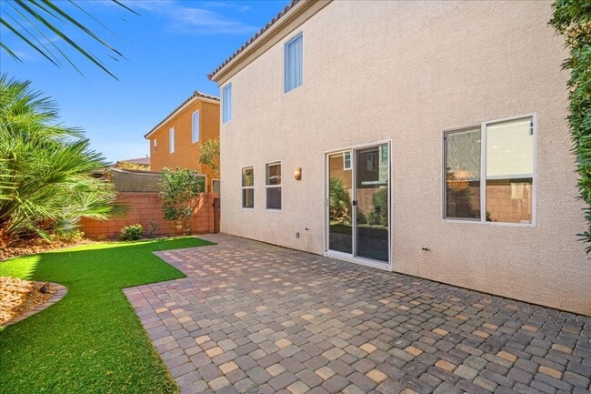 Building Photo - Sophisticated 3 Bedroom Retreat with Designer Finishes & Entertainer’s Backyard