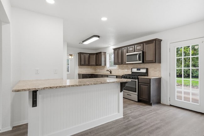 Building Photo - 917 Susan St