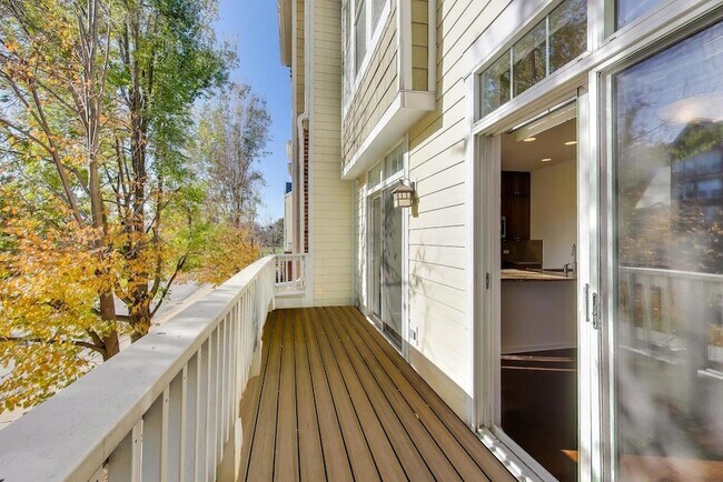 Building Photo - 513 Grove Ln