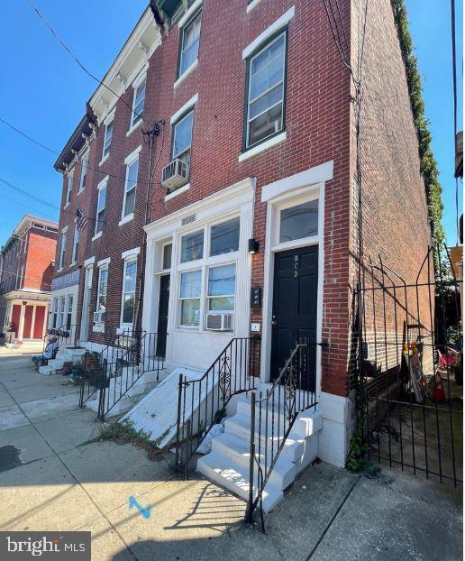 Building Photo - 2534 Poplar St