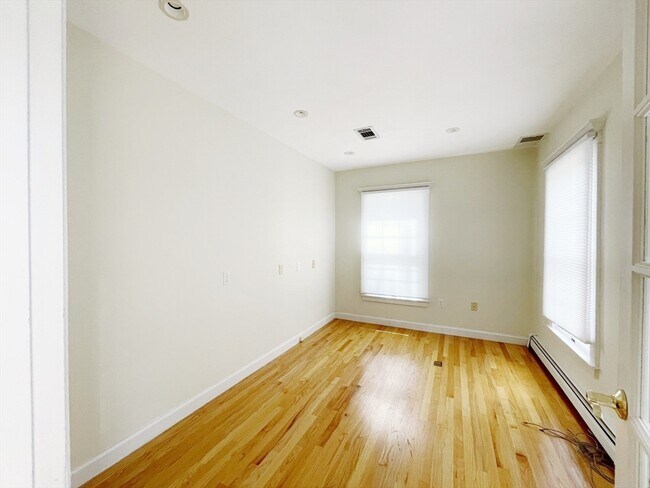 Building Photo - 24 Nugent Ln