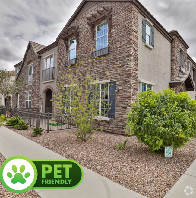 Building Photo - 3 bed/2.5 bath Condo in Gilbert’s Lofts in...