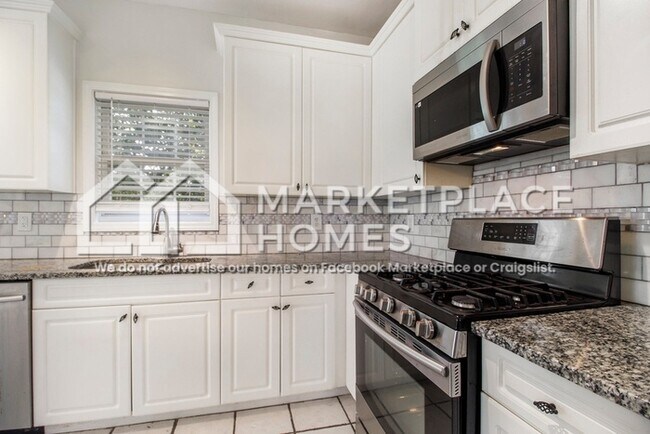 Building Photo - 5035 Villas Terrace