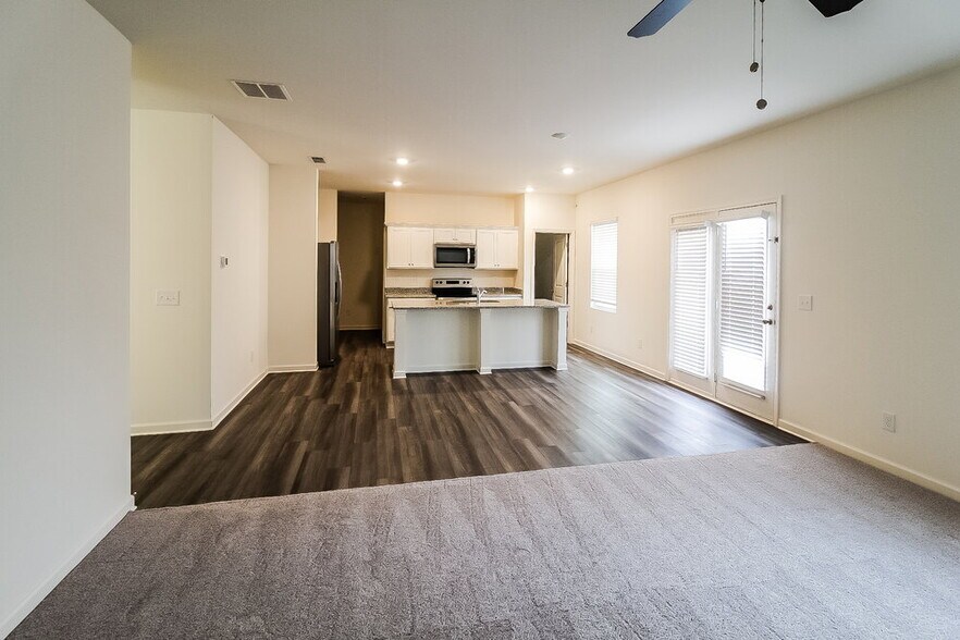 Building Photo - 475 Knightsbridge Ln