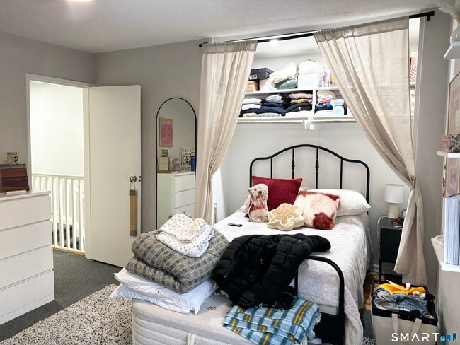 Building Photo - 208 Flax Hill Rd