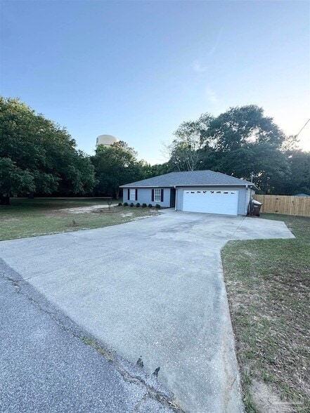 Building Photo - 5661 Fairview Dr