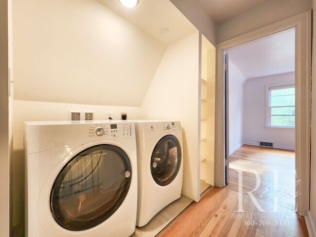 Building Photo - Waterfront Tudor | Private, Vintage Charm with Casita