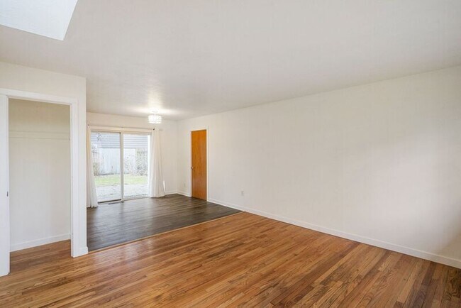 Building Photo - 8715 N Washburne Ave