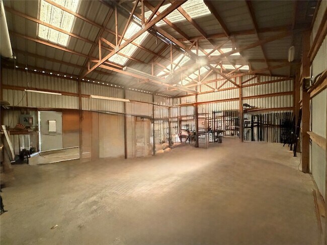 Building Photo - 3117 Pine Acres Dr