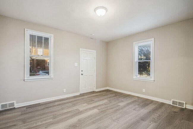 Building Photo - 122-124 Auriles St