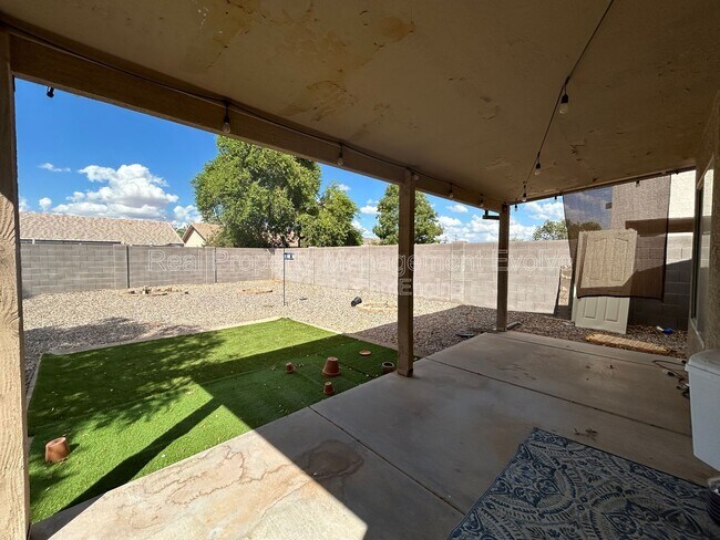 Building Photo - 4926 E Whitehall Dr