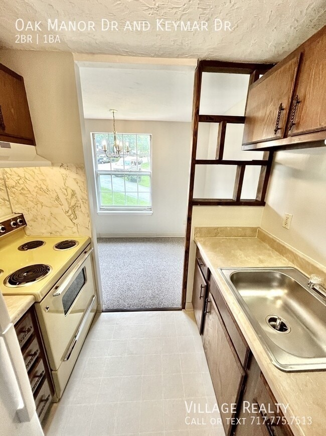 Building Photo - 230 Oak Manor Dr