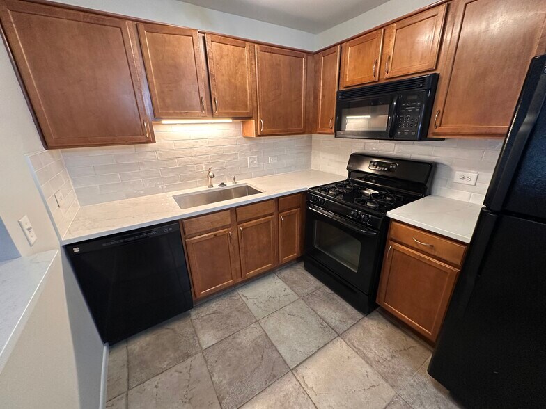 Building Photo - 1513 Raymond Dr