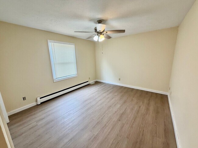 Building Photo - 607 Hillview Dr