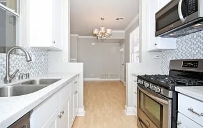 Building Photo - 10921 Sabre Hill Dr