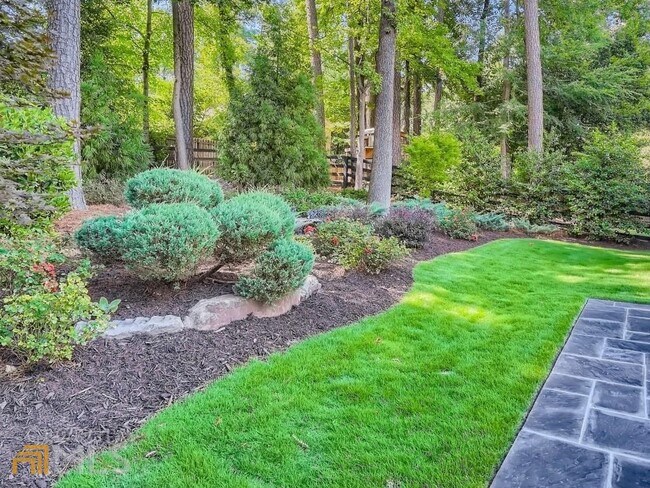 Building Photo - 3312 W Shadowlawn Ave NE