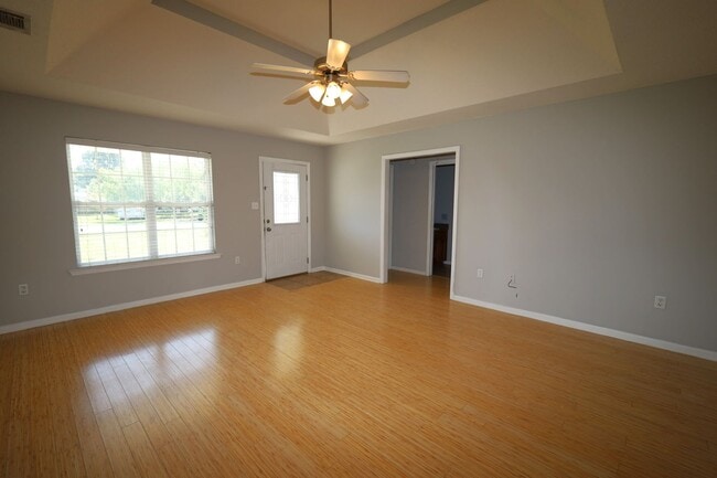 Building Photo - 812 Madelyn St