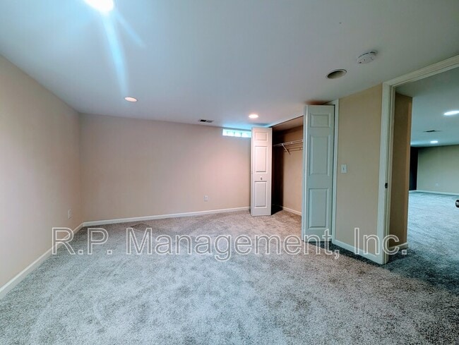 Building Photo - 9342 Trenton Ln N