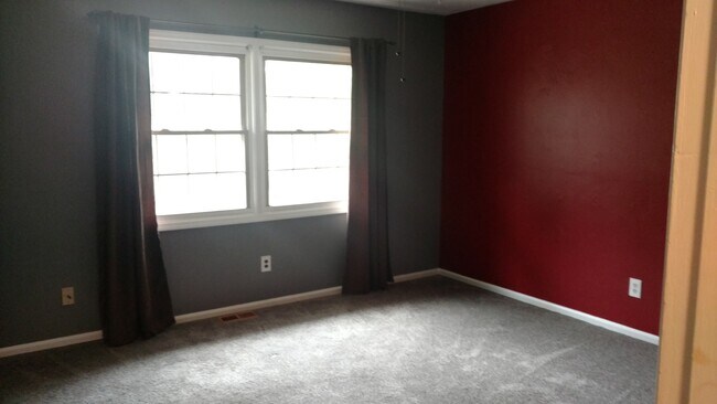 Building Photo - Beautifully Renovated Townhome at The Forest