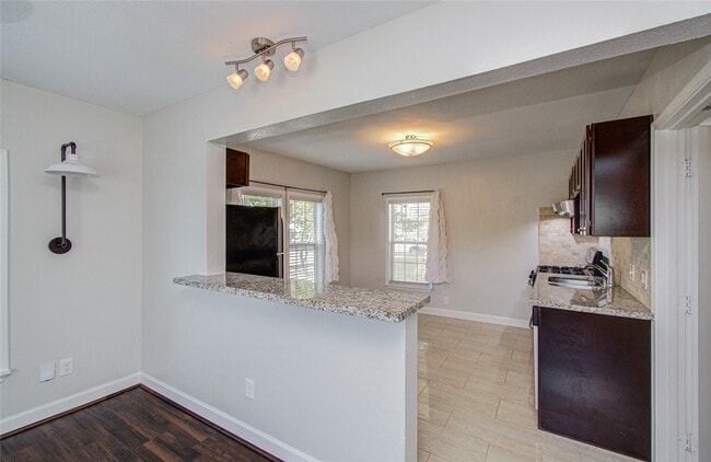 Building Photo - 1519 W 12th St