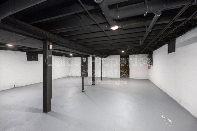 Building Photo - 1635 Cleveland Ave SW