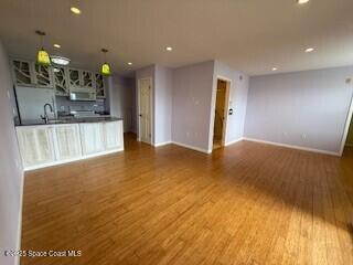 Building Photo - 225 S Tropical Trail