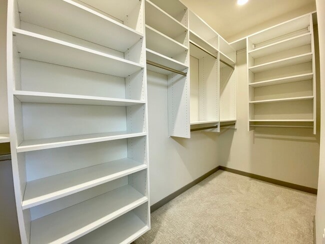 Building Photo - Brand New Luxury Home in Gated Community - Furnished Option Available