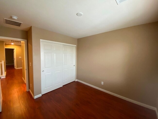 Building Photo - Southwest Beauty!