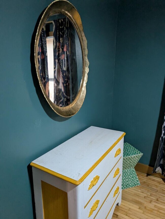 Building Photo - 772 Hillview Ave