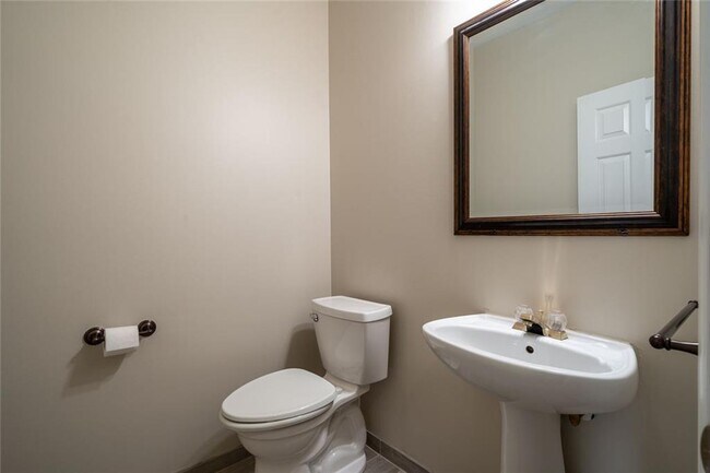 Building Photo - 174 Ennisbrook Dr SE