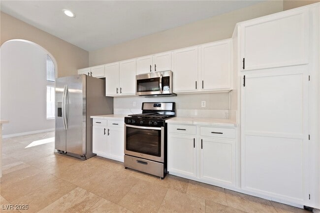 Building Photo - 2890 Skowhegan Dr