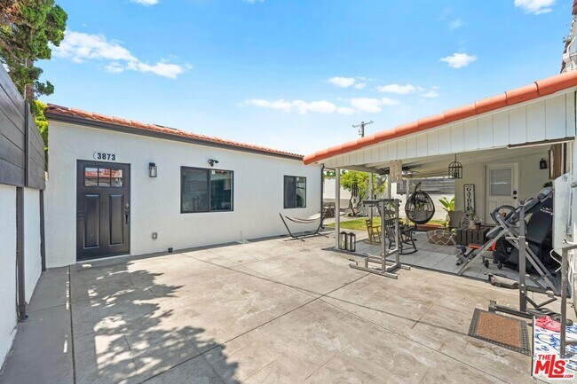 Building Photo - 3871 Roxton Ave