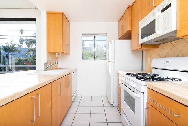 Building Photo - Prime Venice 1Bed/1Bath Condo! Don't Miss Out!