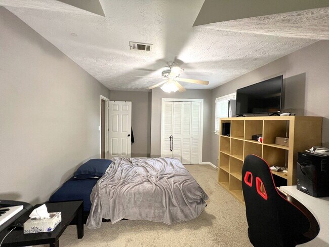 Building Photo - 3324 Devaughn Dr