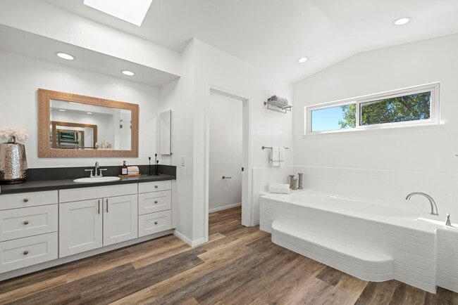 Building Photo - 287 Golden Fern Ct