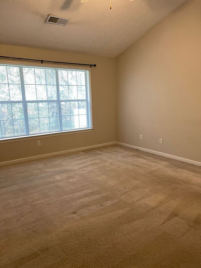 Building Photo - Ranch on full basement