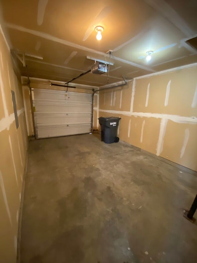 Building Photo - 606 Eastgate Dr