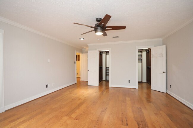 Building Photo - 722 Crossroads Dr