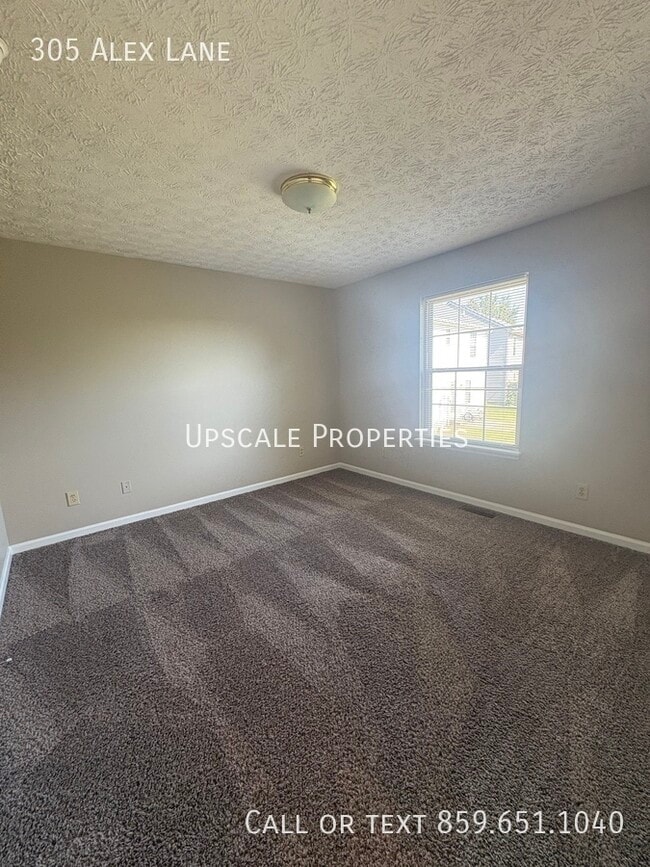Building Photo - 305 Alex Ln