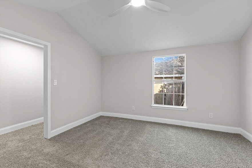 Building Photo - 2435 Sharon St