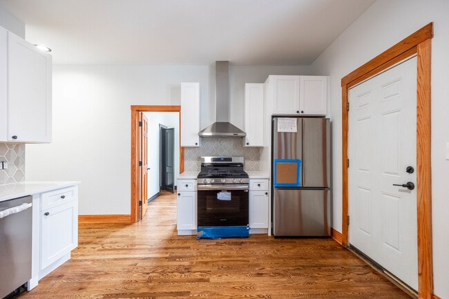 Building Photo - 2842 W Augusta Blvd