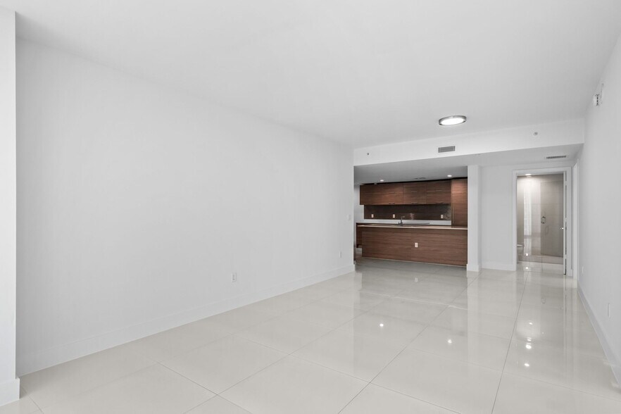 Building Photo - 1300 S Miami Ave