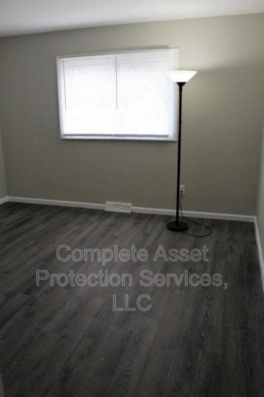 Building Photo - 7019 Van Buren Ln