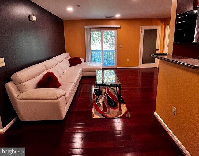 Building Photo - 38 White Pine Cir