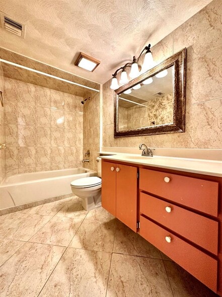 Building Photo - 1501 Marina Isle Way